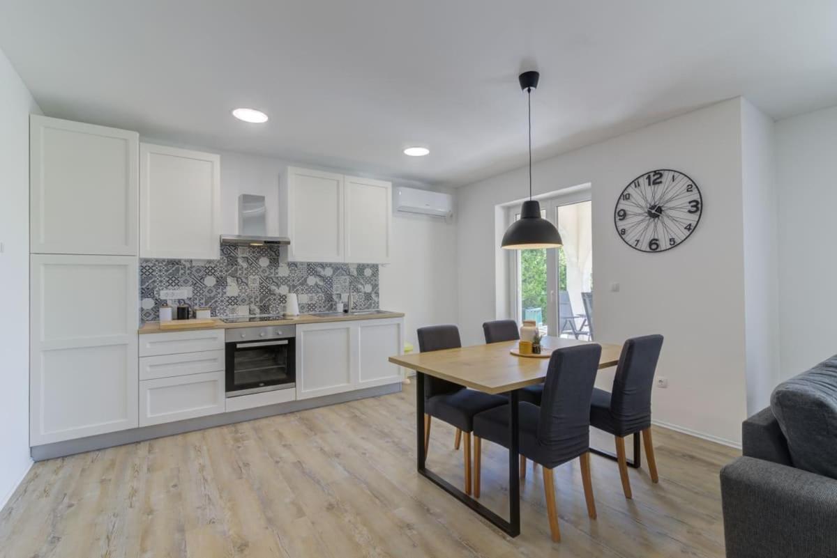 Nv Sun 23 By Aneo Travel Apartman Novi Vinodolski Kültér fotó